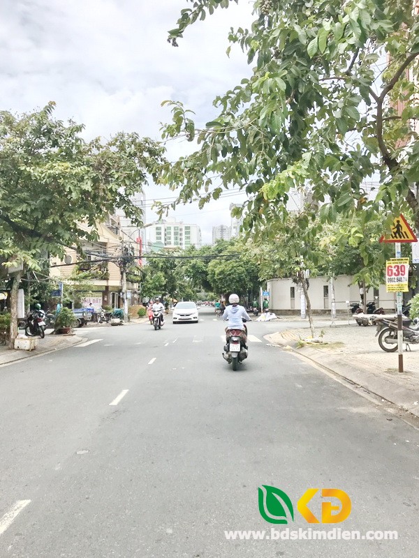 Cho thuê 1600m2 đất mặt tiền Trần Xuân Soạn quận 7.